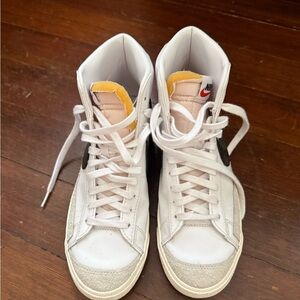 Nike Blazer Mid '77 Shoes